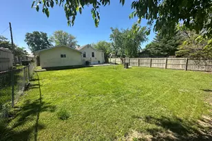 102 E Grove St, Streator, IL 61364 - Photo 5