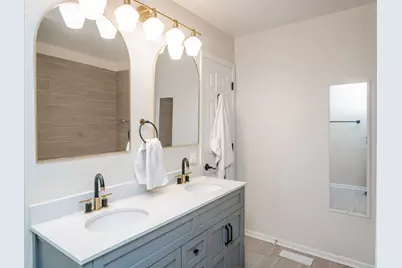 1139 W Roscoe Street, Chicago, IL 60657 - Photo 17