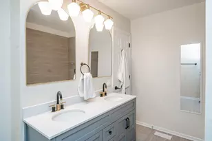 1139 W Roscoe St, Chicago, IL 60657 - Photo 17