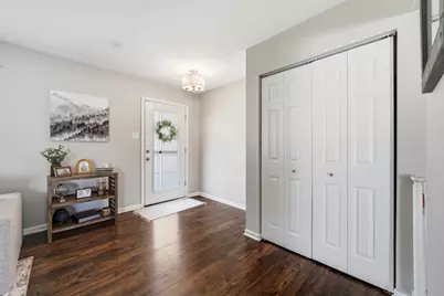 16450 Cherry Hill Avenue, Tinley Park, IL 60487 - Photo 5