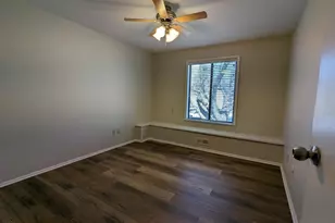 565 Somerset Ln, Crystal Lake, IL 60014 - Photo 9