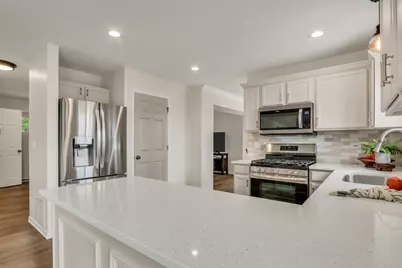 1263 E Essex Court, Round Lake Beach, IL 60073 - Photo 15