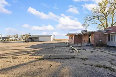 205 N State Route 54, Roberts, IL 60962 - Photo 3