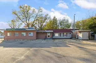 205 N State Route 54, Roberts, IL 60962 - Photo 1