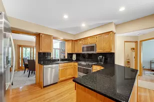 2254 Tamarack Dr, Downers Grove, IL 60515 - Photo 7