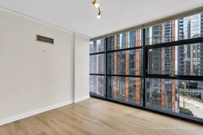 201 N Westshore Drive #1006, Chicago, IL 60601 - Photo 7