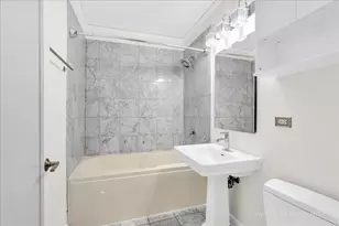 201 N Westshore Dr, Chicago, IL 60601 - Photo 9