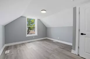 8641 S Kingston Ave, Chicago, IL 60617 - Photo 13