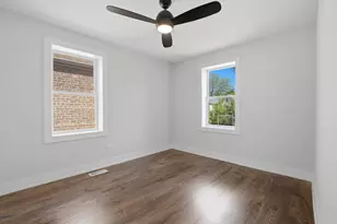 8641 S Kingston Ave, Chicago, IL 60617 - Photo 11