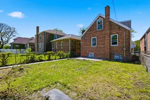 8641 S Kingston Ave, Chicago, IL 60617 - Photo 27