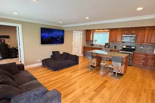 27 E 14th Pl, Lombard, IL 60148 - Photo 3