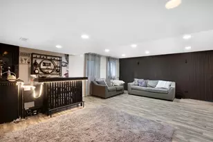 698 N Western Ln, Addison, IL 60101 - Photo 15
