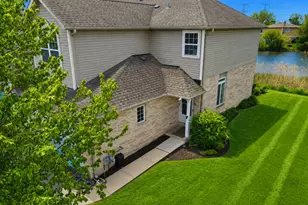 698 N Western Ln, Addison, IL 60101 - Photo 1