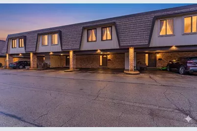 11 Cour Caravelle #11, Palos Hills, IL 60465 - Photo 1