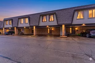 11 Cour Caravelle, Palos Hills, IL 60465 - Photo 1