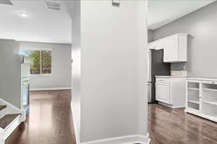 1886 N Wentworth Circle N, Romeoville, IL 60446 - Photo 3