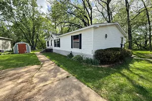2136 Hillview Dr, Princeton, IL 61356 - Photo 1