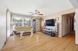 329 E Myrick Ave, Addison, IL 60101 - Photo 9