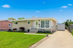329 E Myrick Ave, Addison, IL 60101 - Photo 1