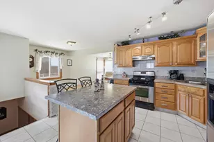 329 E Myrick Ave, Addison, IL 60101 - Photo 3