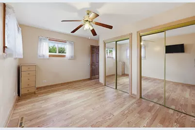 329 E Myrick Avenue, Addison, IL 60101 - Photo 11