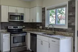 508 Bristol Ln, Schaumburg, IL 60194 - Photo 5