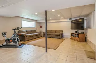 260 Brentwood Dr, Des Plaines, IL 60016 - Photo 25