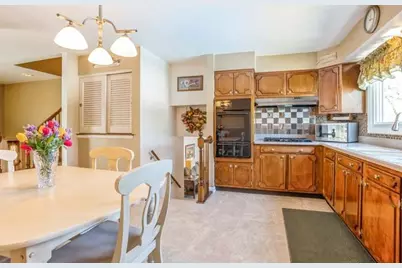260 Brentwood Drive, Des Plaines, IL 60016 - Photo 5