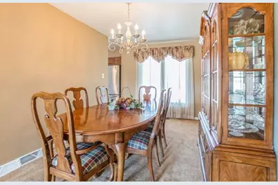 260 Brentwood Drive, Des Plaines, IL 60016 - Photo 7
