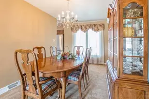 260 Brentwood Dr, Des Plaines, IL 60016 - Photo 7