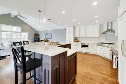 1212 W Clarendon Road, Arlington Heights, IL 60004 - Photo 11