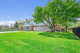 6457 Rodgers Dr, Willowbrook, IL 60527 - Photo 25