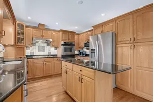 6457 Rodgers Dr, Willowbrook, IL 60527 - Photo 9