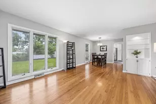 118 S Beverly St, Wheaton, IL 60187 - Photo 3