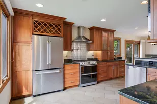 16W658 Therese Ct, Willowbrook, IL 60527 - Photo 9