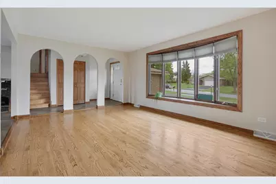 16W658 Therese Court, Willowbrook, IL 60527 - Photo 5