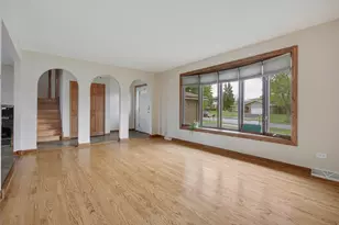 16W658 Therese Ct, Willowbrook, IL 60527 - Photo 5