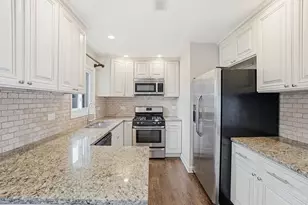 8718 Cranbrook Ln, Bridgeview, IL 60455 - Photo 5