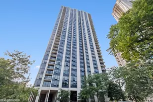 2500 N Lakeview Ave, Chicago, IL 60614 - Photo 1
