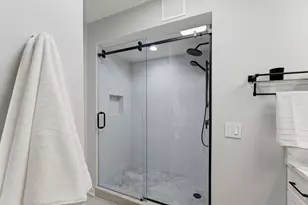 2500 N Lakeview Ave, Chicago, IL 60614 - Photo 11