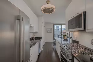 635 N Dearborn St, Chicago, IL 60654 - Photo 9