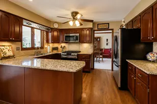 1265 N Scarlet Dr, Addison, IL 60101 - Photo 11
