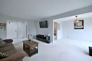 225 Lake Blvd, Buffalo Grove, IL 60089 - Photo 7