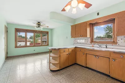 4432 W 100th Place, Oak Lawn, IL 60453 - Photo 9