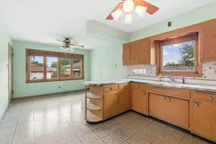 4432 W 100th Pl, Oak Lawn, IL 60453 - Photo 9