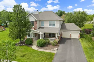 2702 Oak Dr, West Dundee, IL 60118 - Photo 1
