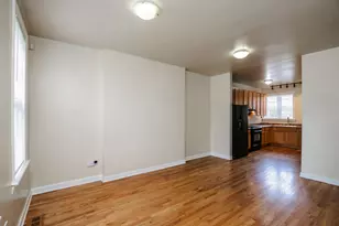 10433 S Corliss Ave, Chicago, IL 60628 - Photo 5