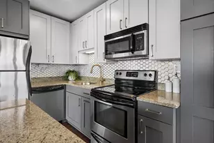2930 N Sheridan Rd, Chicago, IL 60657 - Photo 9