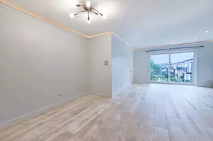 9442 Bay Colony Dr, Des Plaines, IL 60016 - Photo 9