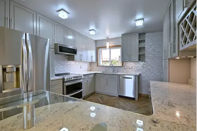 9442 Bay Colony Drive #3E, Des Plaines, IL 60016 - Photo 3